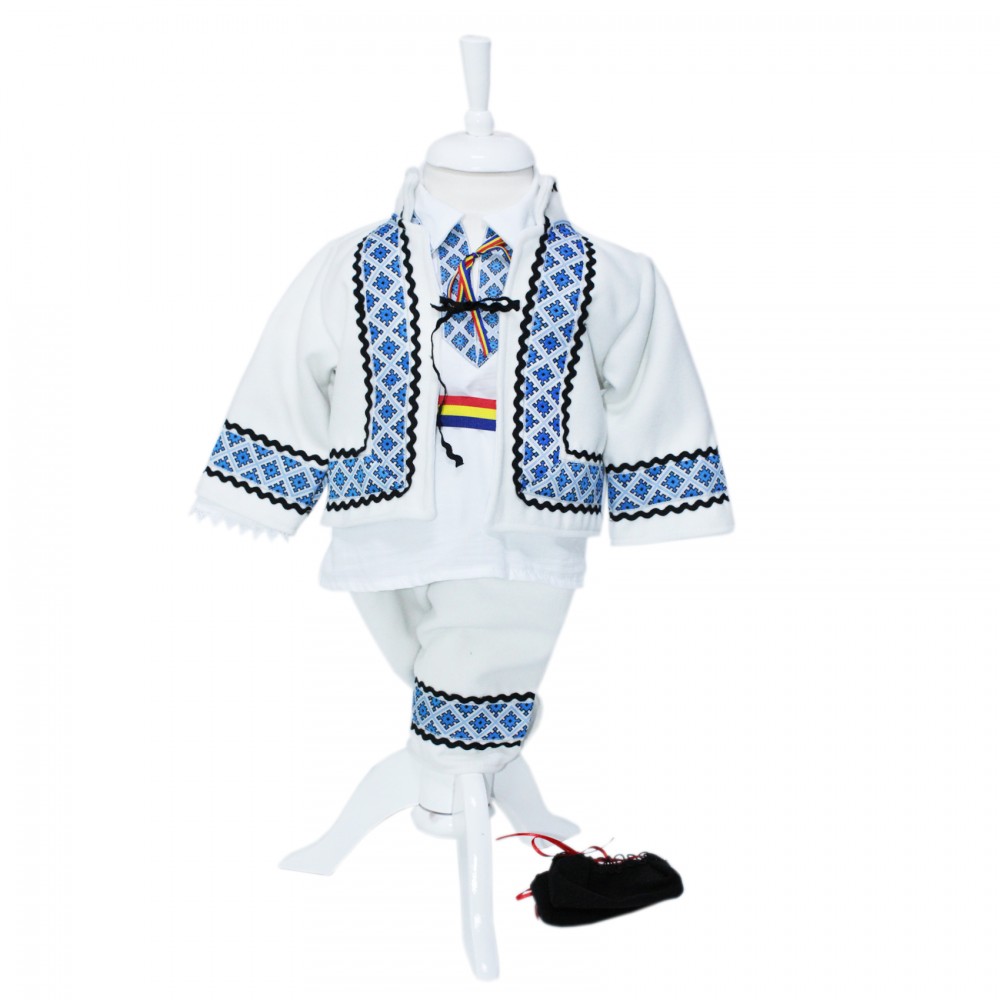 Costum popular pentru botez cu haina groasa din stofa, alb cu motive traditionale albastre, 5 piese, pentru baieti, REC1607