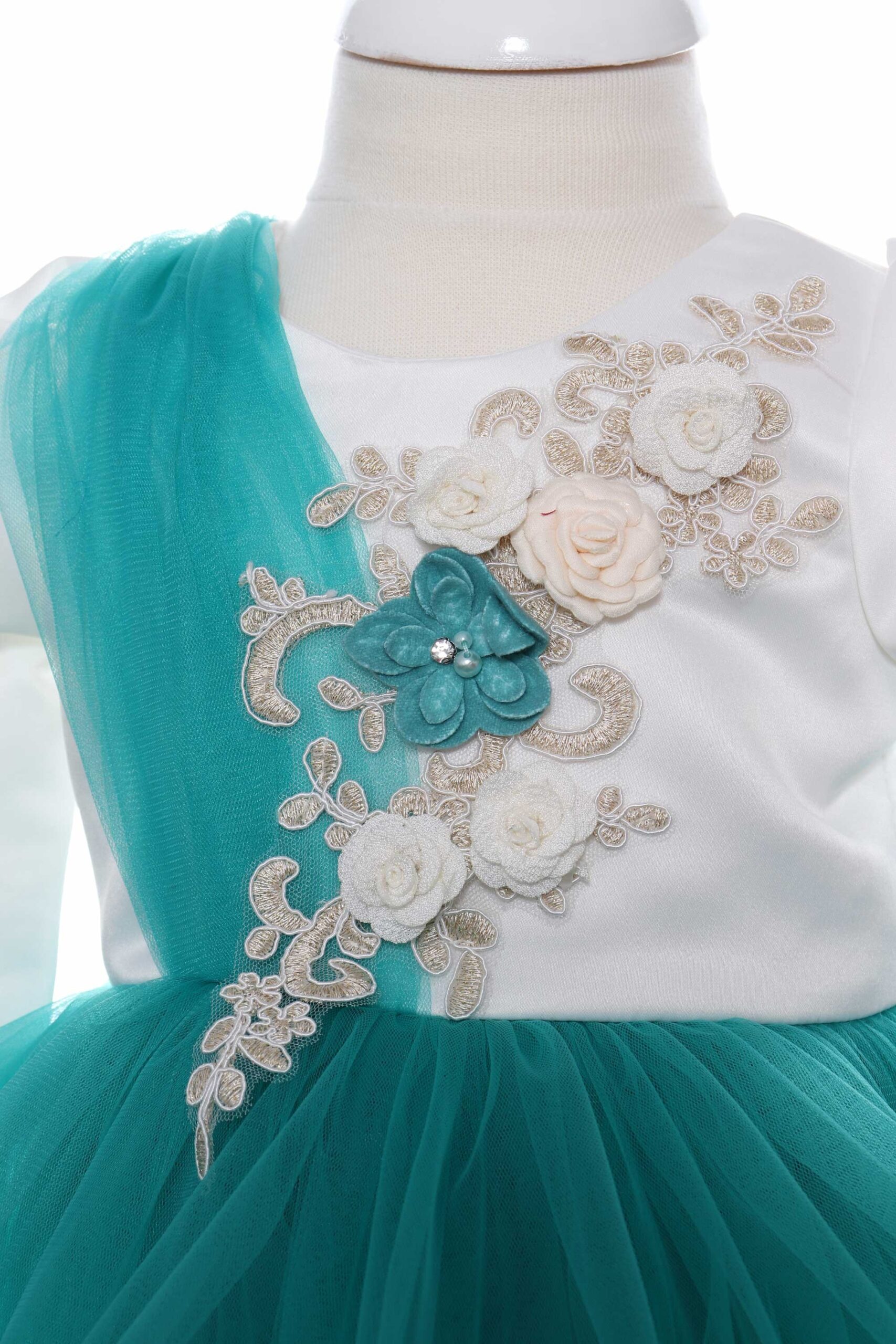 Rochie alb-verde menta cu volanase si broderie aplicata pentru botez, 2 piese, rochie si bentita, Recostore, REC1687