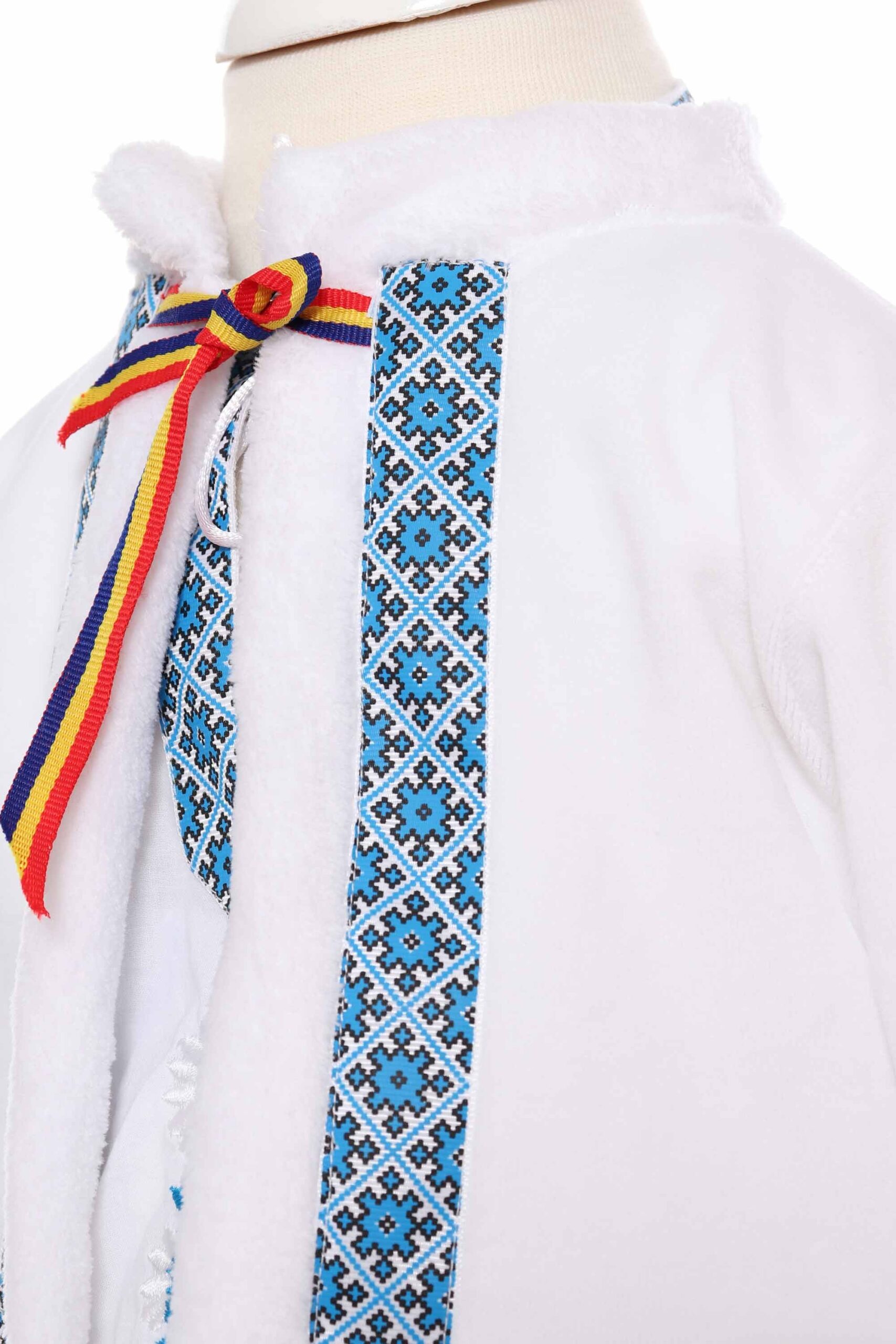 Costum popular alb-albastru, 4 piese, haina groasa, camasa, pantaloni, caciulita pentru baieti, REC1845 - imagine 3
