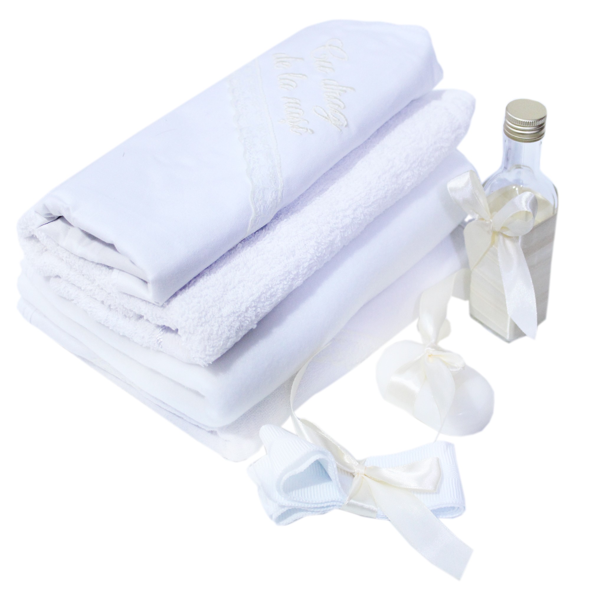 Set complet pentru botez de fete compus din lumanare cu ursulet, trusou rochita ivoire cu volanas REC2248