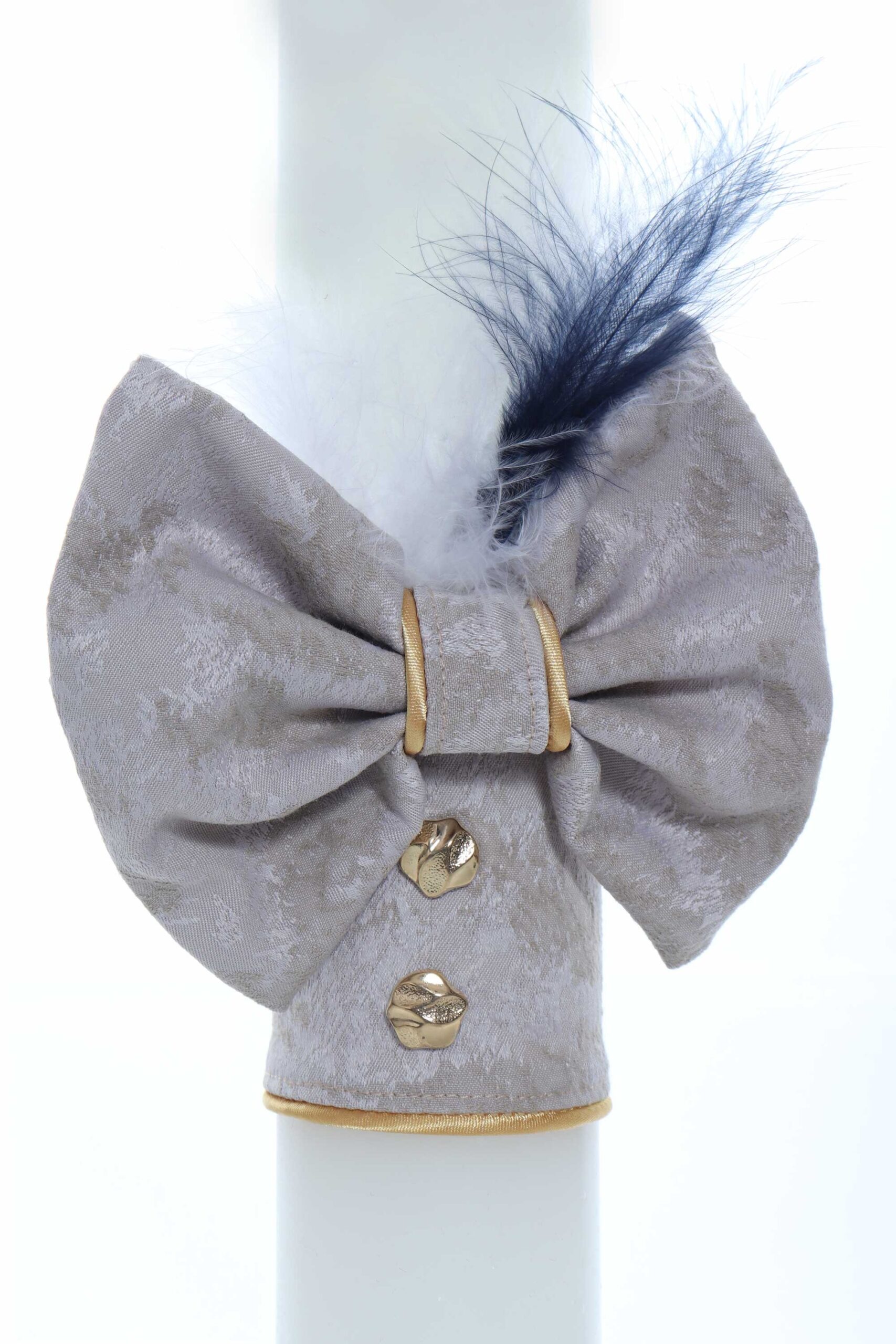 Trusou Micul Printisor pentru botez de baieti, costum crem, lumanare cu papion, trusou brodat "Azi m-am crestinat", REC2299