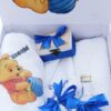 Set cutie trusou cu lumanare, 9 piese,  Winnie The Pooh "Cu drag de la nasi", albastru electric, Recostore®, REC2413