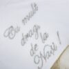 Trusou argintiu pentru botez de cu mesajul "Cu mult drag de la nasi", alcatuit din 7 piese.REC1416