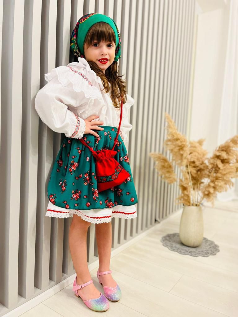 Costum popular alb-verde din zona Maramuresului pentru botez, 4 piese, rochie, fota, traistuta, batic, REC1178-1 - imagine 4